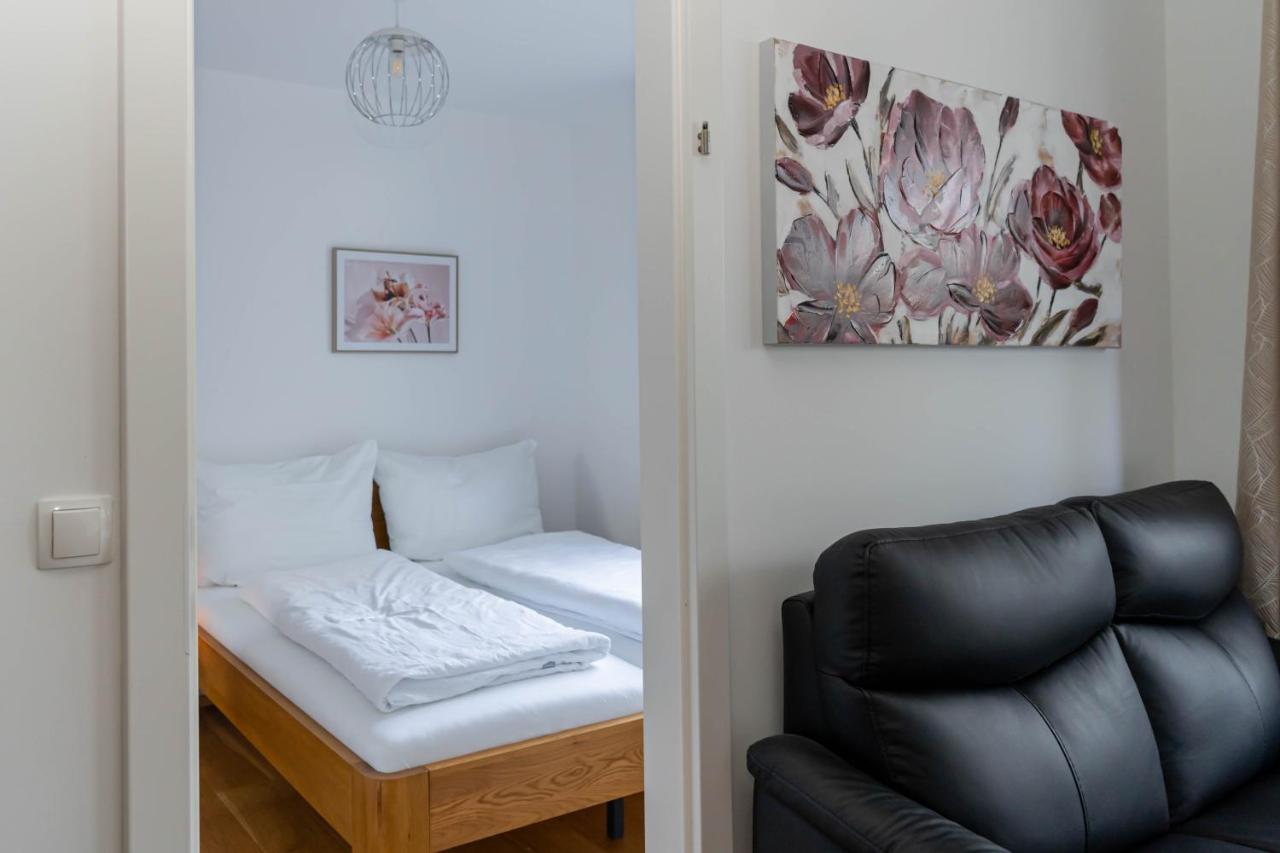 Modern Apartment With Tiny Garden Near City Center Vienna Exterior photo