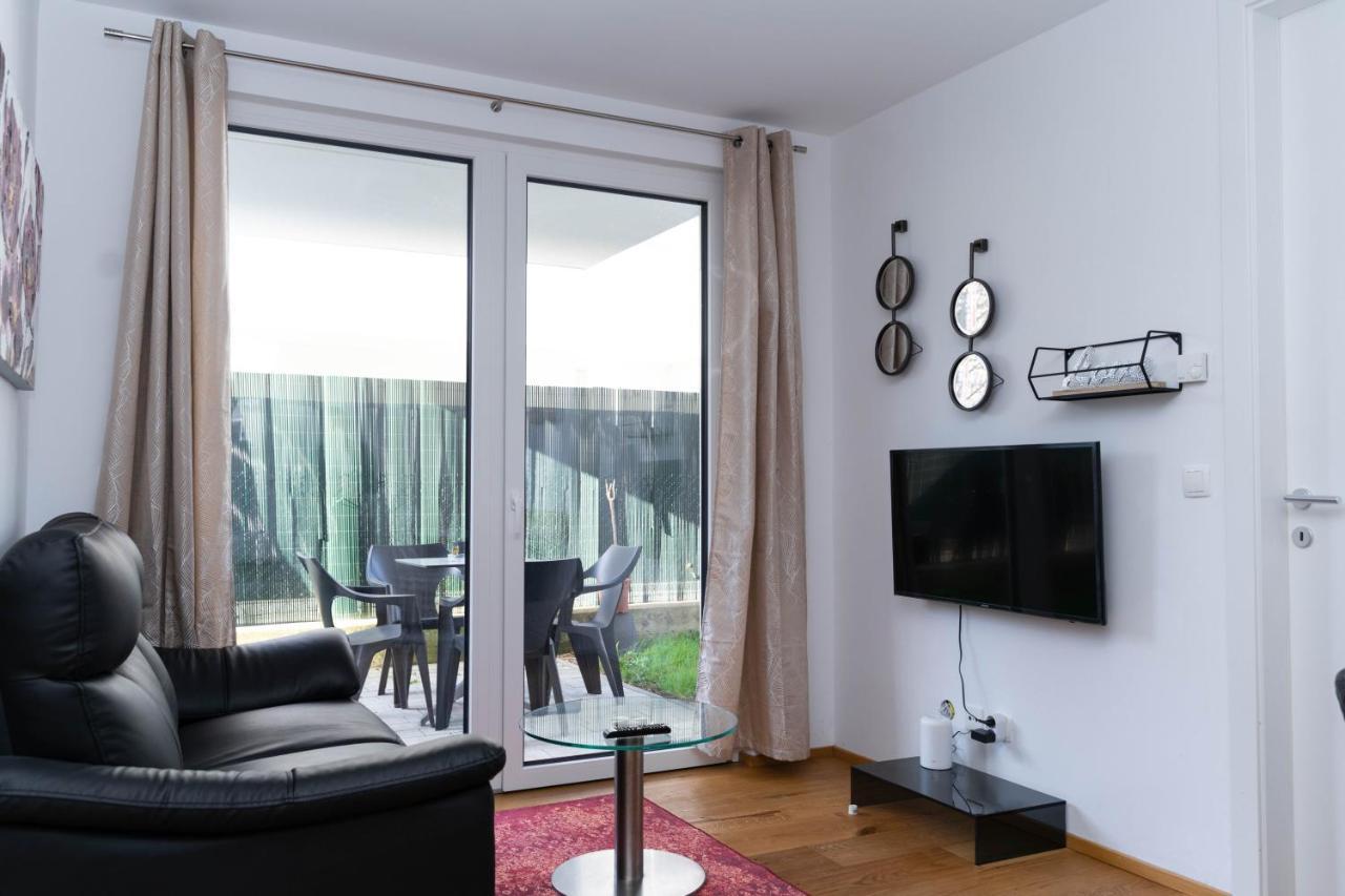 Modern Apartment With Tiny Garden Near City Center Vienna Exterior photo